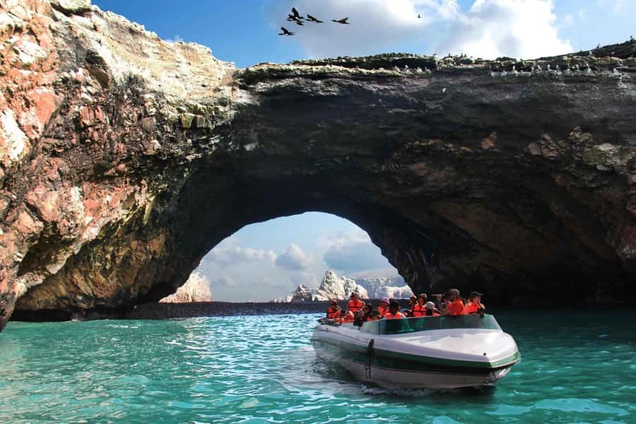 From Lima: Ballestas Islands, Huacachina and Wine Route Trip - Ica wine and pisco stop: culture, lunch, and one budget check