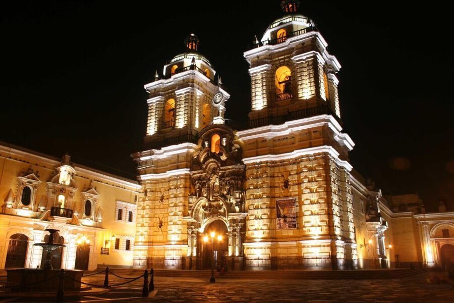 From Lima: City tour Prehispanic + Colonial & Modern Lima - Finishing Miraflores with Love Park and Larcomar