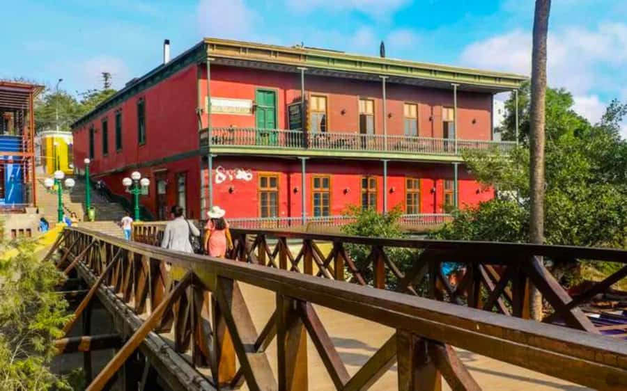 From Lima: Miraflores, Barranco & San Isidro Guided Tour - Barranco’s Art Walls and the Bridge of Sighs