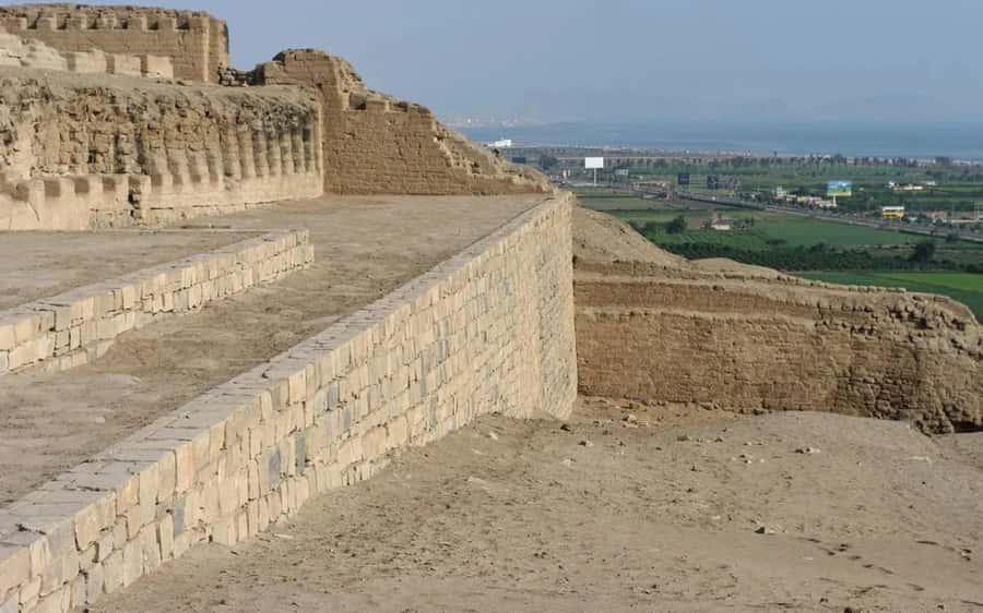 From Lima: Pachacamac Inka Pyramids & The Larco Museum Tour - Guides, Languages, and How to Get the Most From the Explanations