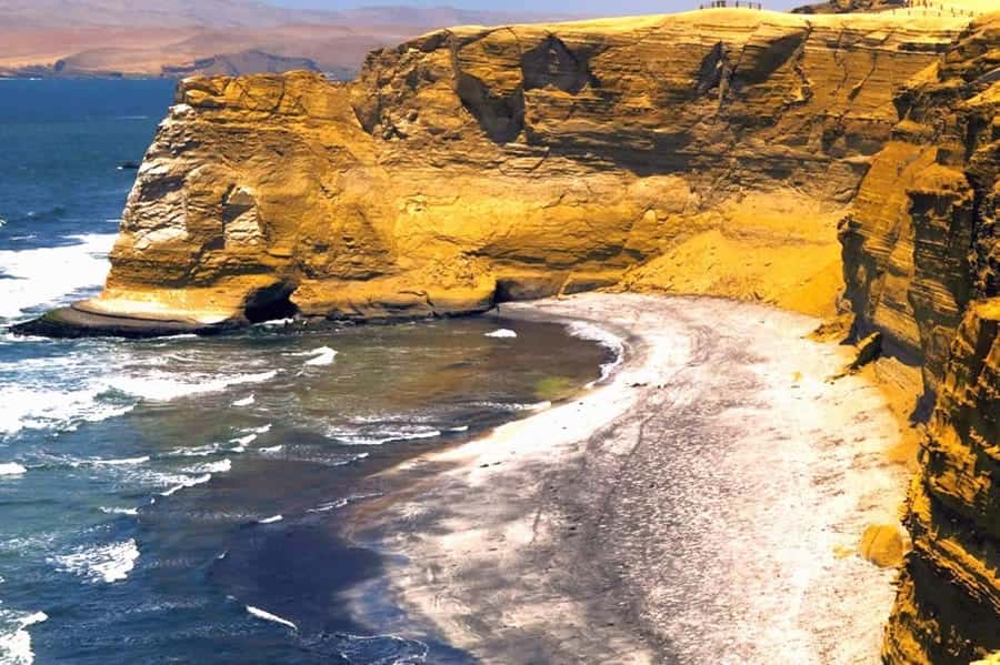 From Lima:Paracas Ballestas Islands and Ica Oasis 1 day Tour - Chincha or Garrafon winery finale: sweet bites and gift buys