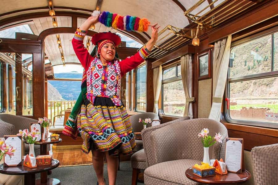 From Puno: Travel to Cusco in Titicaca Train All Inclusive - The scenery stops that actually have meaning: Abra de la Raya and La Raya