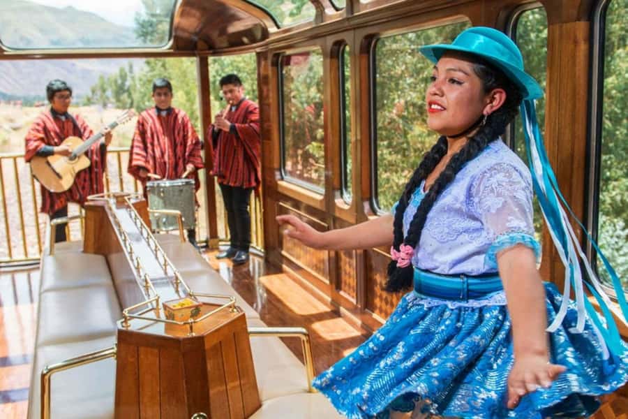 From Puno: Travel to Cusco in Titicaca Train All Inclusive - Pullman-style comfort plus live music and dancing on board