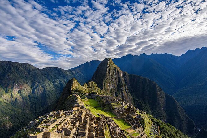 Full Day Tour to Machu Picchu by Train - The train to Aguas Calientes, including big-window carriage vibes