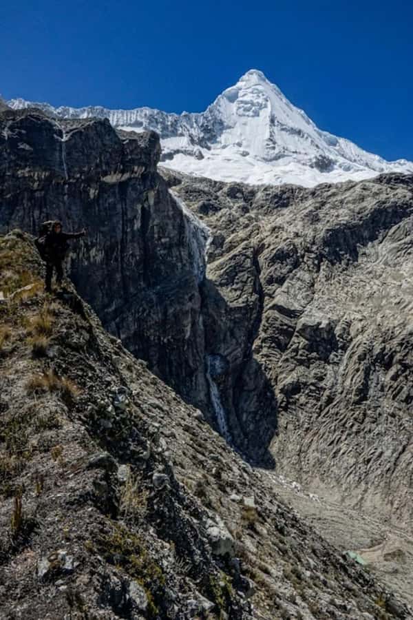 Huaraz: Full Day Rocotuyoc Lagoon + Frozen Lagoon - The return circuit: Llamaruri cave paintings and Paqcharuri waterfall