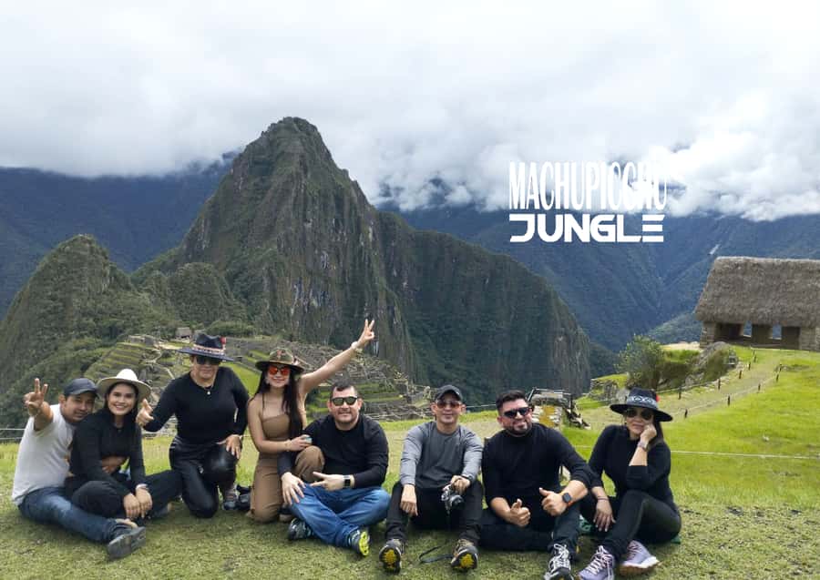 IN MACHU PICCHU: Private Tour Guide Service - Getting from Aguas Calientes up to the citadel, without transport surprises
