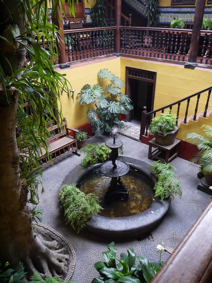 La casa de Aliaga, an alive colonial jewel at Lima center. - Art, the count’s title, and social influence in Peru