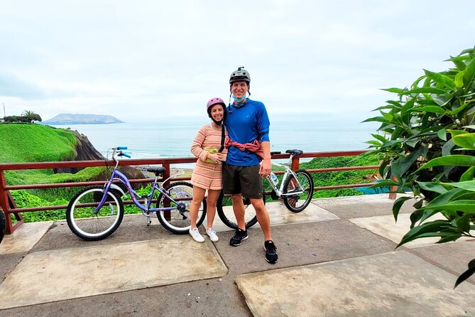 Lima Bike Tour in Miraflores & Barranco - Shared small group - Miraflores highlights: Parque Kennedy, Parque del Amor, and Larcomar