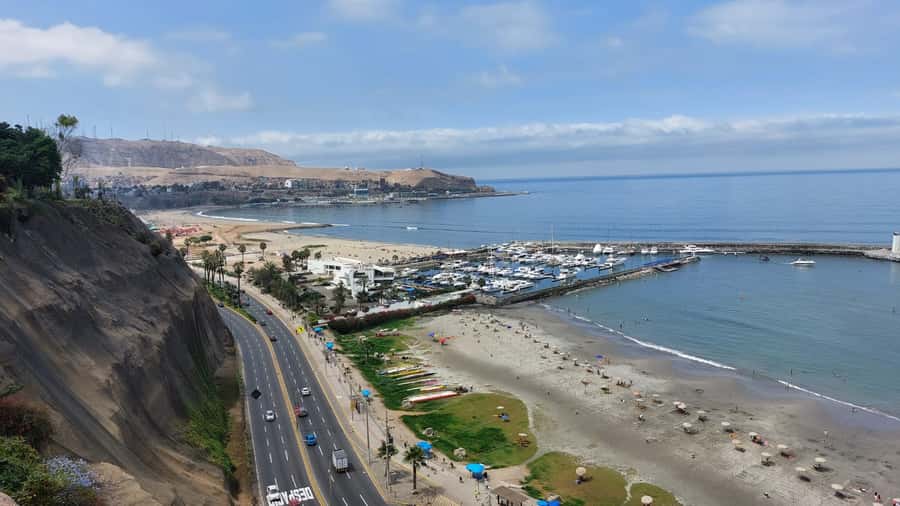 Lima Bike Tour: La Costa Verde & Jesus Statue in Chorrillos - Kennedy Park and Park of Love: quick photo stops with local flavor