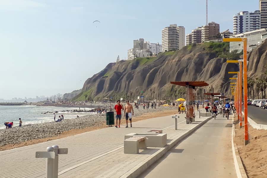 Lima Bike Tour: La Costa Verde & Jesus Statue in Chorrillos - The included refreshment and the 20-minute break that keeps it fun
