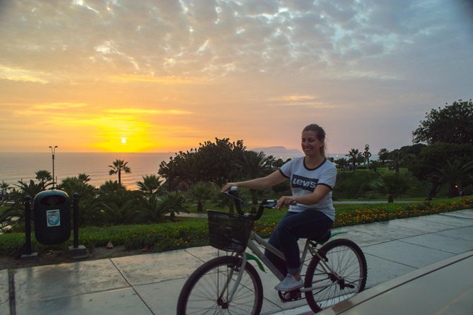 Lima Bike Tour Miraflores - Barranco + Huaca Pucllana! - Guides and safety in Lima traffic, why the best ones feel like a friend