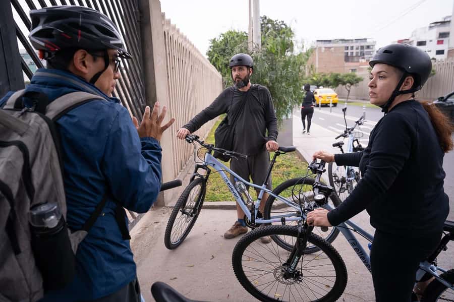 Lima: City biking - El Olivar Park: the city’s lungs, plus a breather from traffic