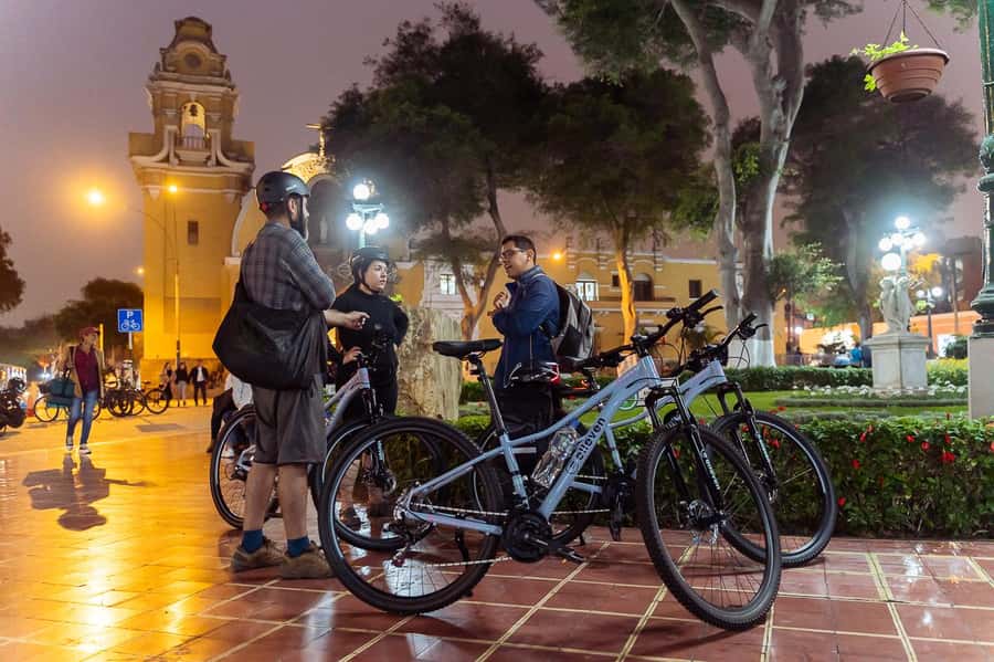 Lima: City biking - Miraflores boardwalk: ocean air, skyline lines, and that “I get Lima now” moment