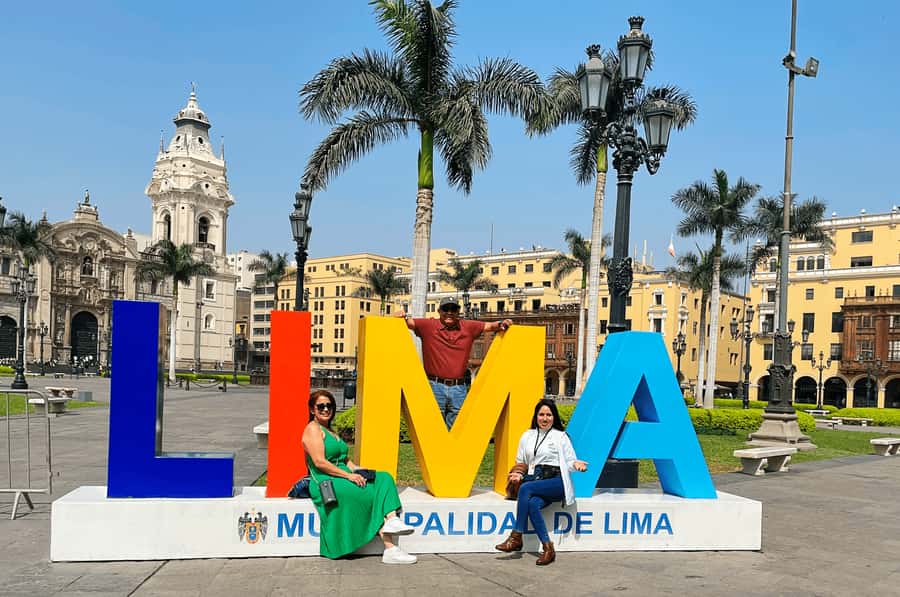Lima: City Highlights Walking Tour & Catacombs - Iglesia de La Merced: a short stop that helps the story click