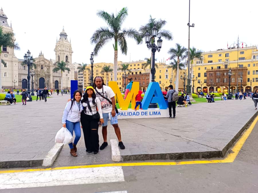 Lima: City Highlights Walking Tour & Catacombs - House of Peruvian Literature: a fast pause with added context