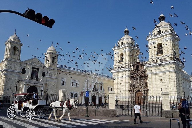 Lima City tour and Catacombs Museum (04 hours) Private Tour with guide in Lima - El Parque del Amor: the February 14 love legend stop