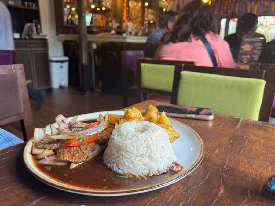 Lima Full-Day Main Attractions Tour - Barranco lunch and ocean views, plus the Bridge of Sighs