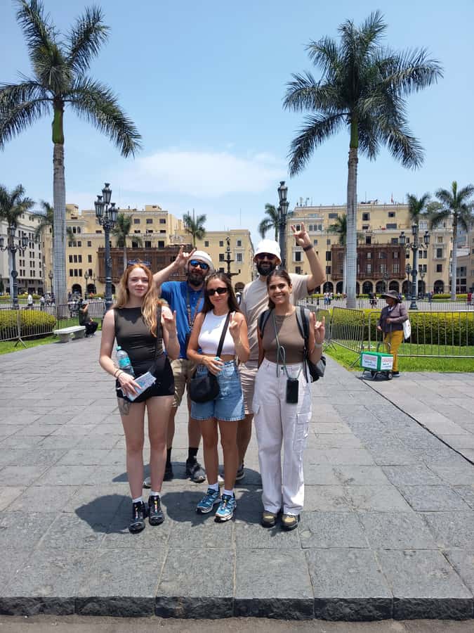 Lima: Historic Center Walking Tour with Pisco Sour Tasting - Iglesia de La Merced and Casa Courret: Photo Stops With Purpose