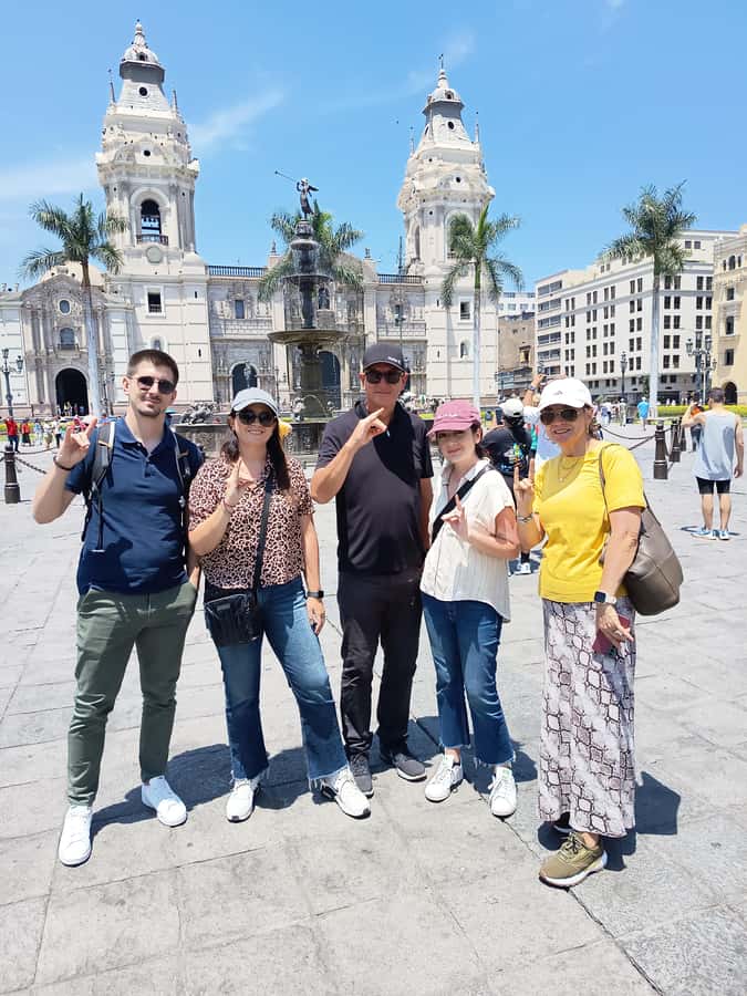 Lima: Historic Center Walking Tour with Pisco Sour Tasting - Desamparados Station and San Francisco Artisan Gallery: The Local Side