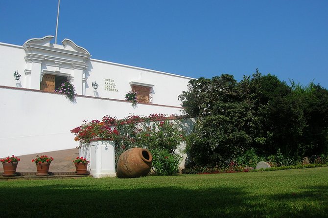 Lima in a Day: City Sightseeing Tour, Larco Museum and Magic Water Circuit - Lunch by the coast: a real break, but time can run long