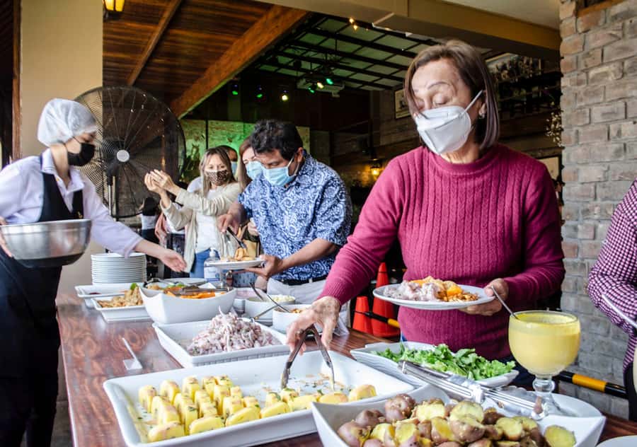 Lima: Magic Water Circuit and Dinner Show Tickets - Hacienda de Paso buffet dinner: local flavors, predictable service, and no drinks