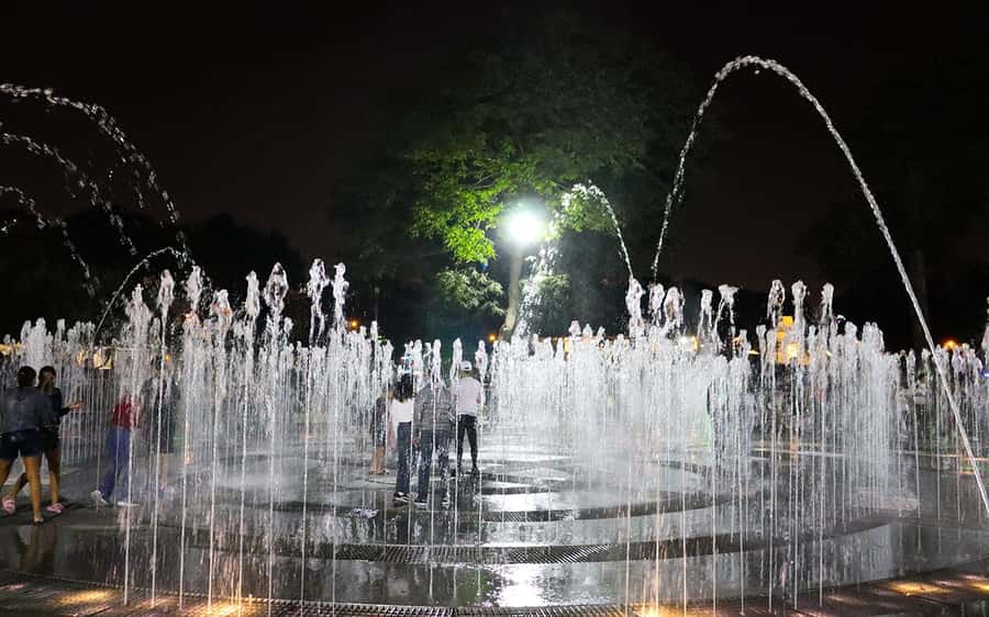 Lima: Magic Water Circuit Tour w/ Transfer & Ticket - What to wear and bring for a fountain show at night