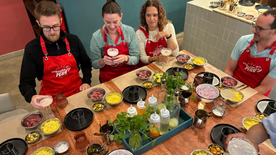 Lima: Market Tour and Cooking Class with Pisco Sour - Why Surquillo Market Makes This Tour Work