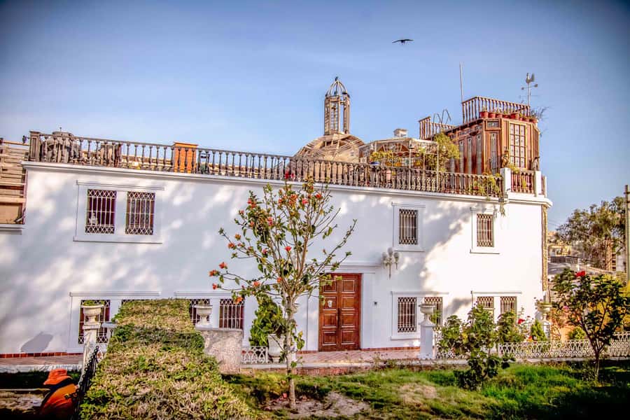 Lima: Pachacamac Ruins & Barranco Half-Day Guided Tour - Barranco stops: Central Park, library, and the Bridge of Sighs