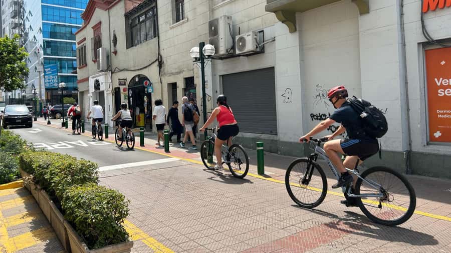 Lima: Sightseeing Bike Tour with Food and Drink Tastings - How the bike ride actually works: pace, viewpoints, and a small group