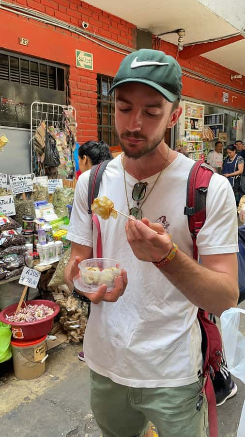 Lima Street Food: A gastronomic adventure through the city. - Chinatown snacks: Chinese-inspired bites in the middle of Lima