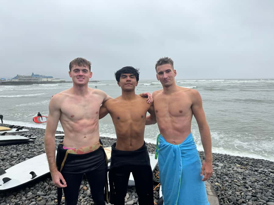 Lima: Surf Class with Equipment and Instructor - Surf School Check-In and Getting Kitted Up in Miraflores