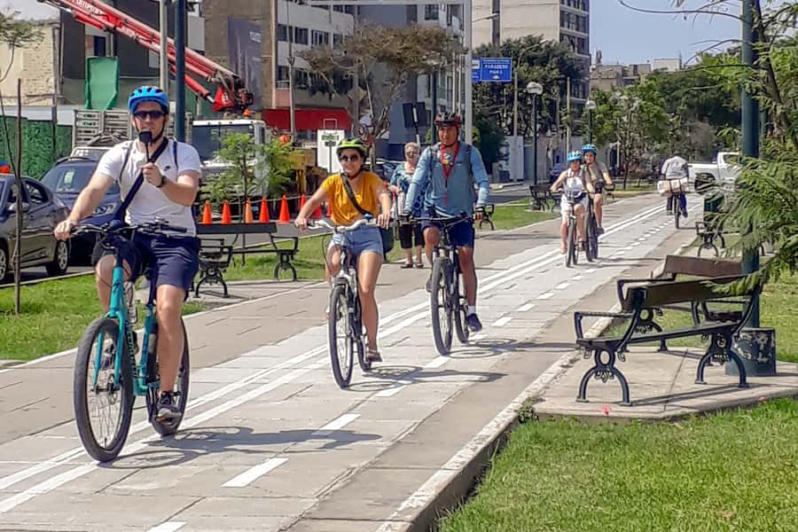 Lima: The Charm of Barranco & Pre Inca Pyramid in Miraflores - Why Miraflores to Barranco Works So Well on Two Wheels