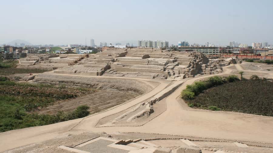 Lima: Tour to Huaca Pucllana and Huaca Mateo Salado - Huaca Pucllana in Miraflores: The Adobe Pyramid You Notice Instantly