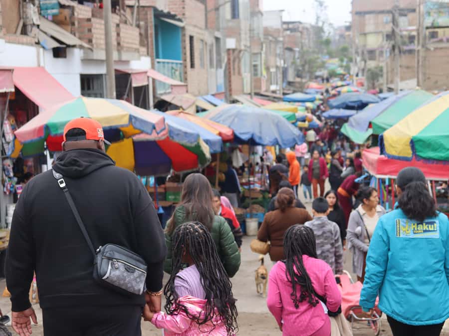 Lima: Villa El Salvador Shanty Town Tour - Local market stop: the everyday side of life