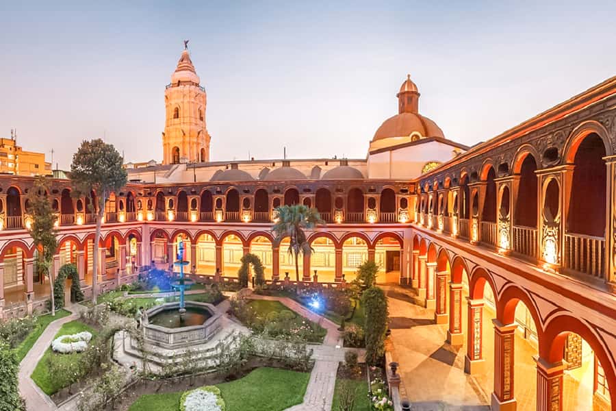 Lima: Water Magic Circuit, Downtown and Catacombs Night Tour - Magic Water Circuit: the 80-meter jets and the light-music show