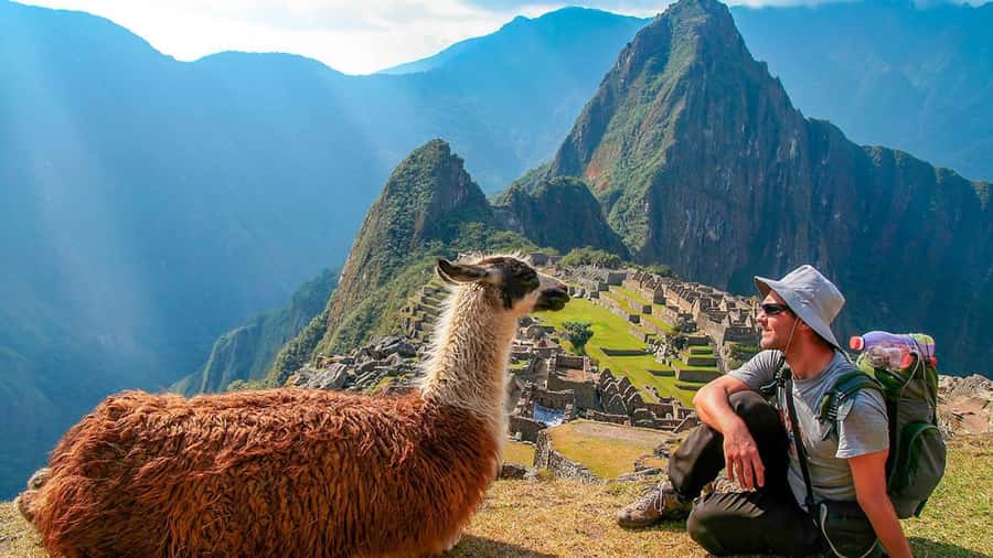 Machu Picchu: 1-day tour by Vistadome Panoramic train - The ride and arrival at Aguas Calientes
