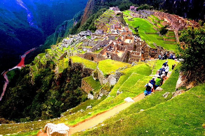 Machu Picchu 1 Day Tour from Cusco by Train - Circuit 2 with a pro guide: the 2.5 hours that matter