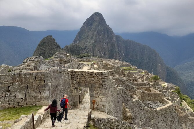Machu Picchu Private Archaeological and Historical Guided Tour - Huayna Picchu sightings: the chance to look at the big mountain