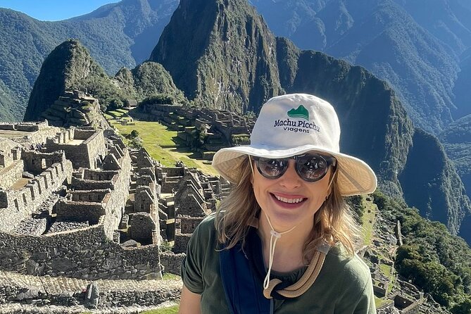 Machu Picchu & Sacred Valley 2-Day Tour - Day 1 starts with textiles at Awana Kancha