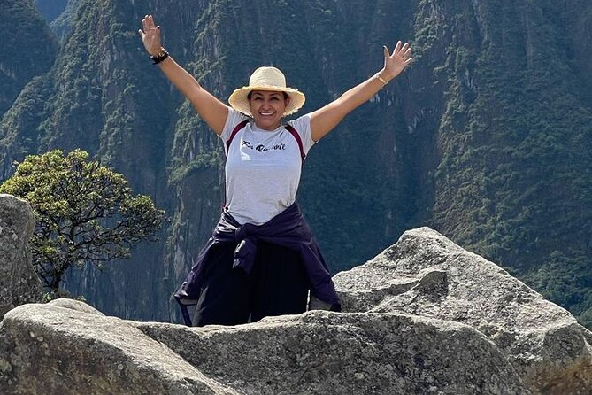 Machupicchu 1 day tour - Going up to Machu Picchu: bus ride, entry ticket, and route planning