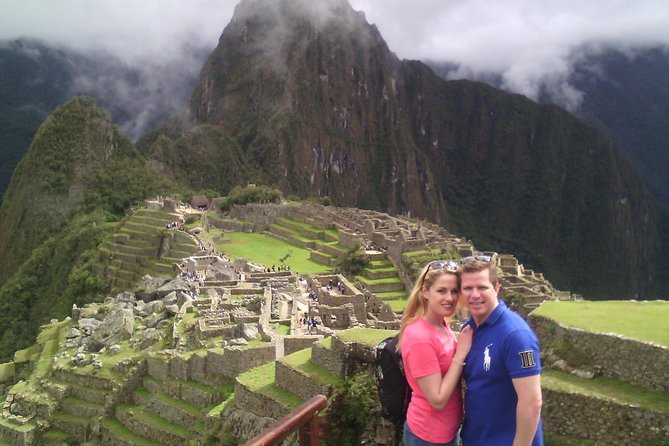 Machupicchu full day - How guides like Joan and Johan help with queuing, tickets, and check-in