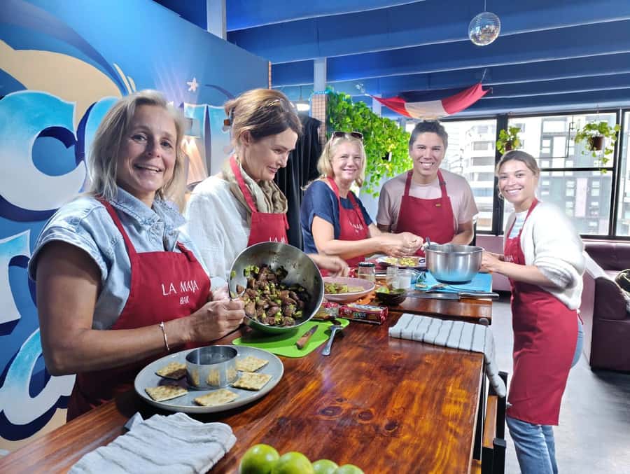 Miraflores: Amazing Peruvian Cooking Class Ceviche Seafood and Pisco Sour - Miraflores location that keeps the evening easy