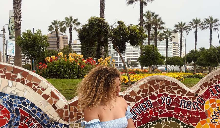 Miraflores & Barranco: Lima’s Modern and Bohemian Tour - Into Barranco: Municipal Park, the Bridge of Sighs, and Plaza Chabuca Granda
