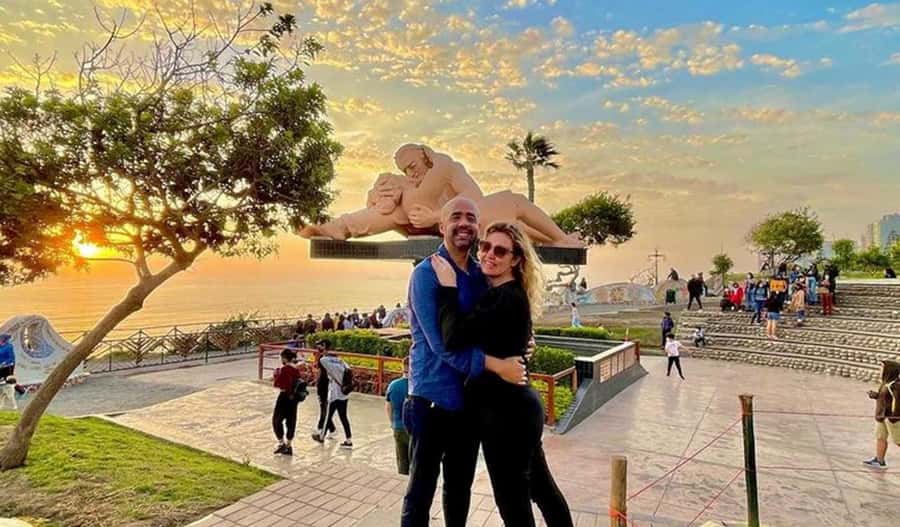 Miraflores & Barranco: Lima’s Modern and Bohemian Tour - Barranco bohemio and its library: street life with context