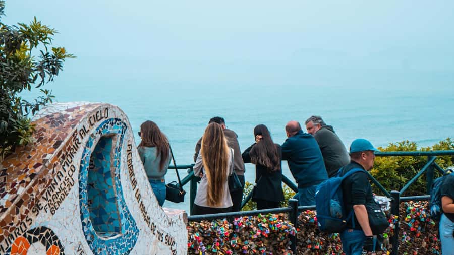 Miraflores & Barranco: Lima’s Modern and Bohemian Tour - Kennedy Park, Miraflores’ cultural anchor