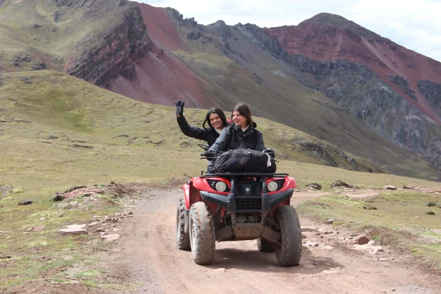 Montaña de Colores: tour en cuatrimotos día completo - 04:30 Pickup, Cusco-to-Cusipata Morning, and the Long Coach Legs