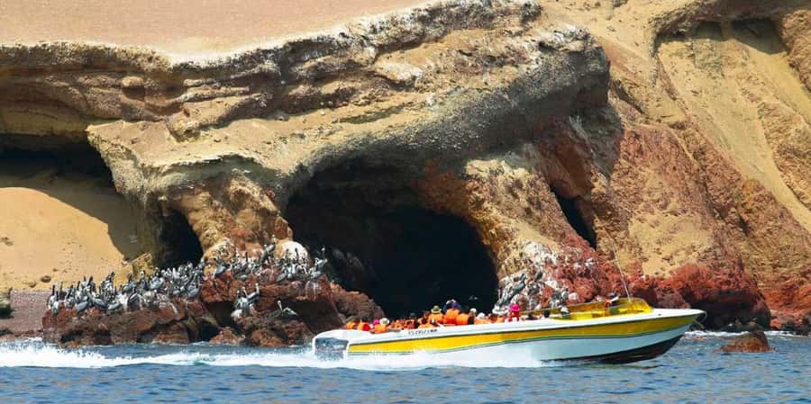 Paracas: Ballestas Islands Boat tour - Islas Ballestas - Candelabro from the sea: a Nazca-style sand symbol you can actually see