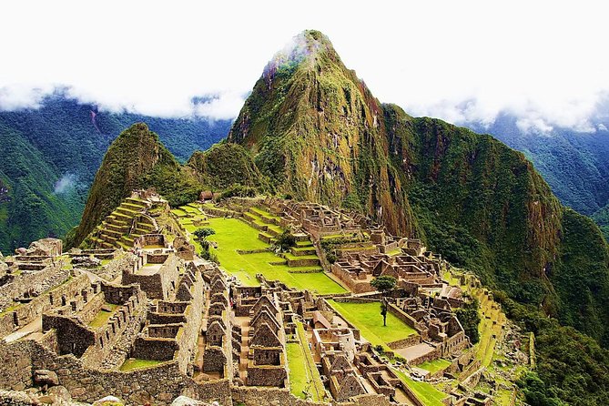 Private Tour: 2-Day Exploration of the Sacred Valley and Machu Picchu - Sacred Valley Stop 1: Chinchero and the Textile Center Experience