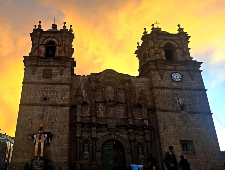 Puno: History and Culture Walking Tour - A bilingual guide who keeps the pace human