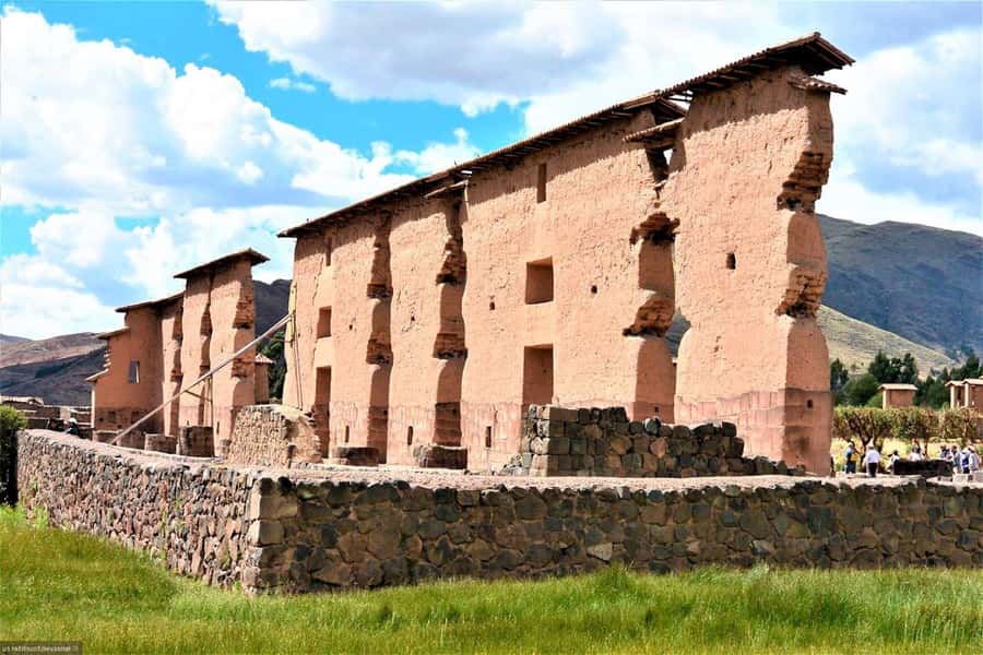 Puno: Route Of The Sun to Cusco with Lunch and Ticket Option - Raqchi archaeological park and the Wiracocha temple ruins